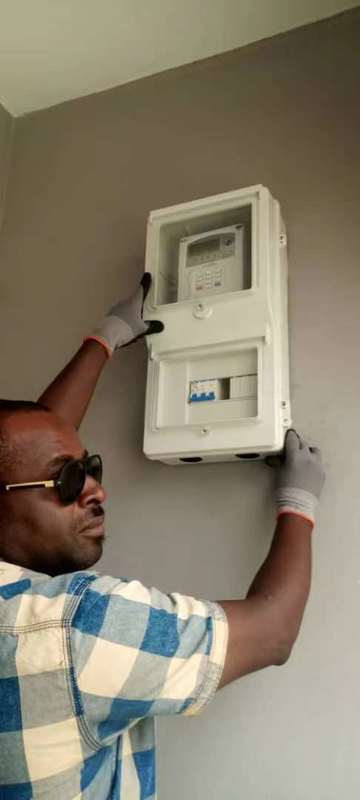 Устройство для испытаний электрических счетчиков частоты 50 Гц со стандартным протоколом STS для длительных и долговременных испытаний